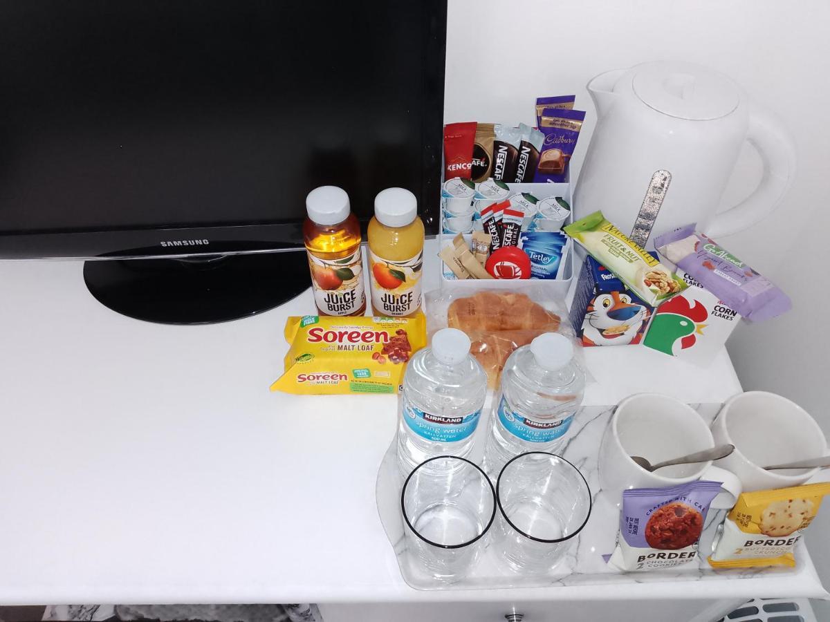 Bed And Breakfast Double Room Chester City Centre, Free Parking エクステリア 写真